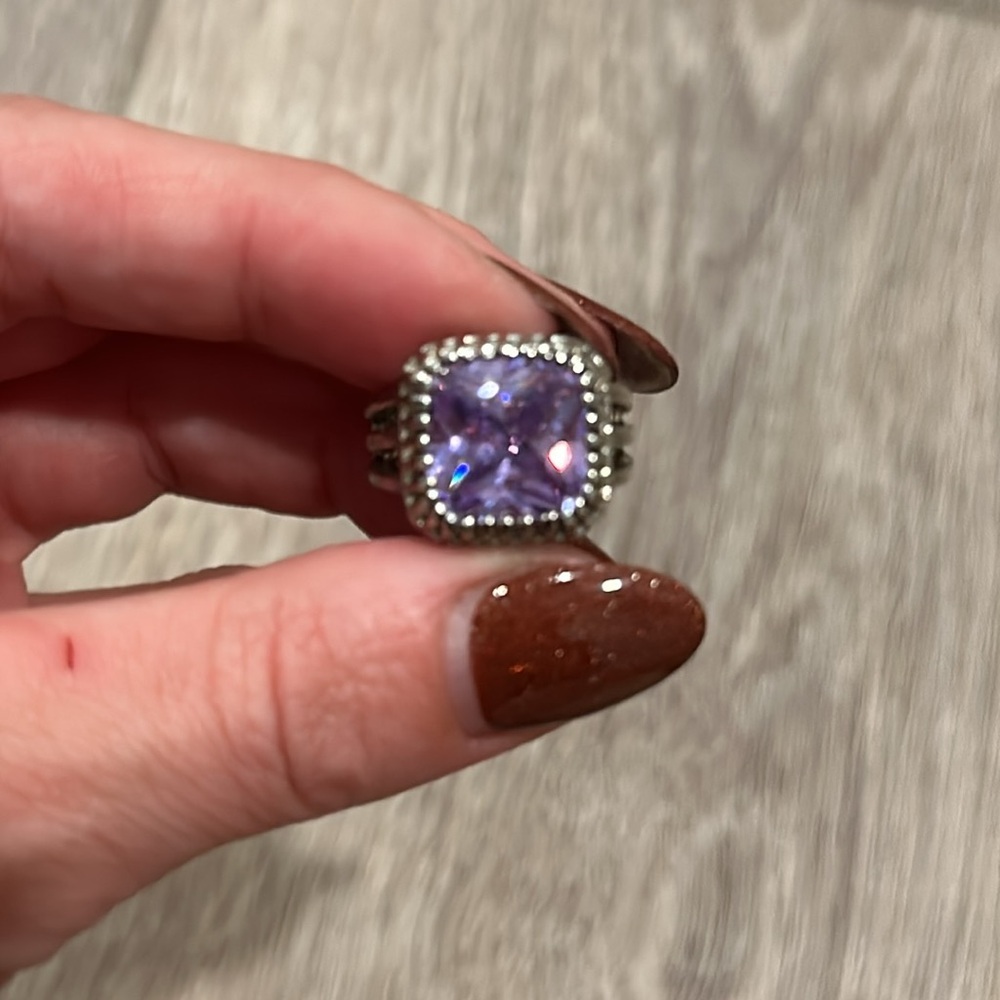 Ring 💍 - Picture 3 of 5